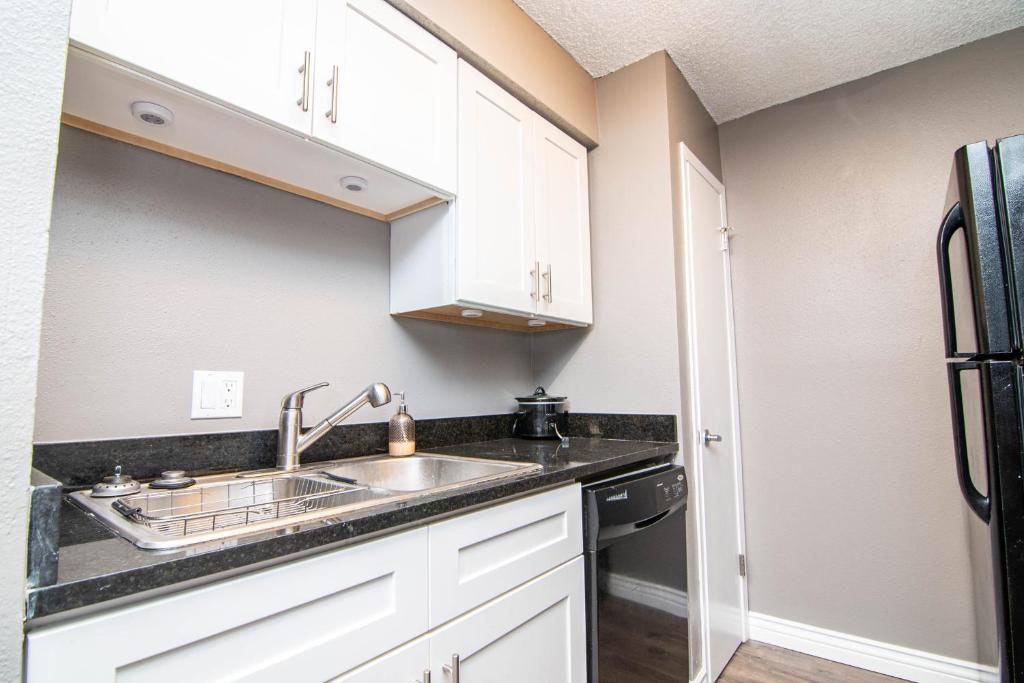 Midland Condo With Pool photo 4