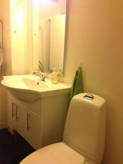 A Double Room - Not a complete apartment - Perfect Location for exploring the City by walking photo 4