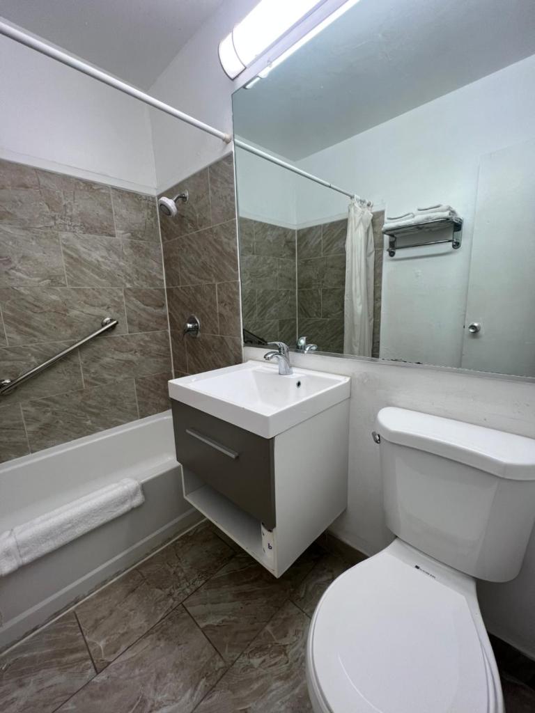 University Inn Chico photo 2