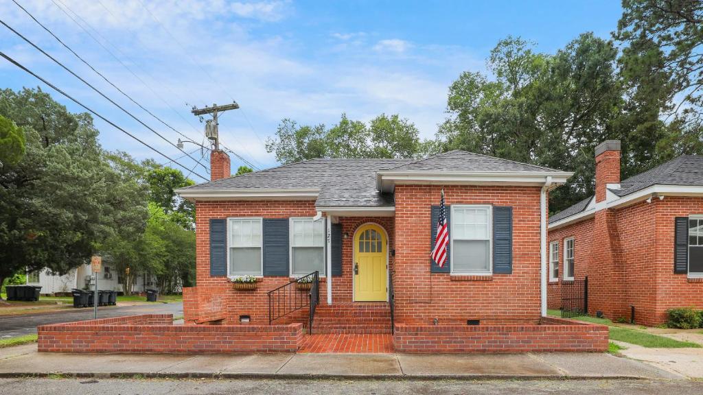 Large Groups Welcome - 2 Homes Next Door photo 1