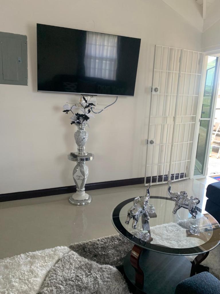 MJ Manor photo 1