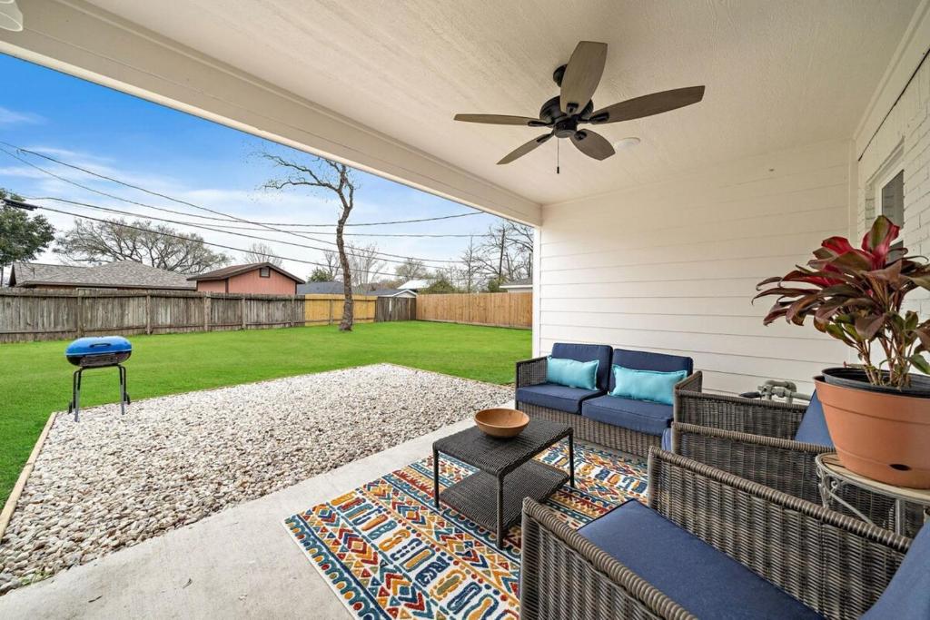 Arcade Covered Patio Sleep 10 3 Bedroom 2 Bath Game Room photo 2