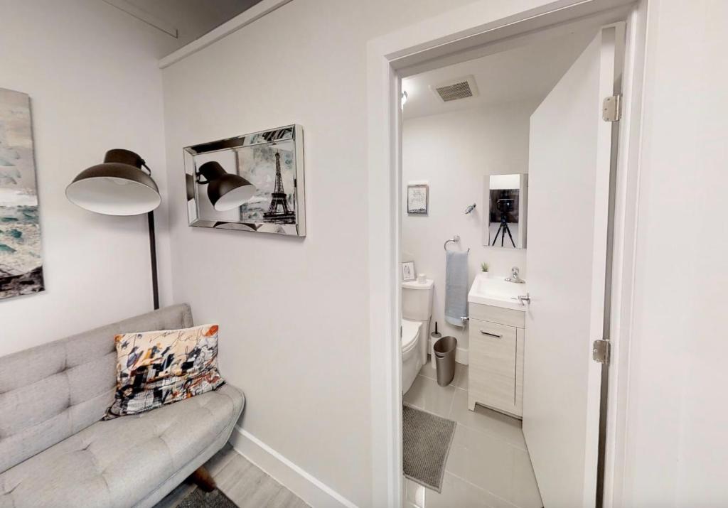 Studio in the heart of downtown photo 3