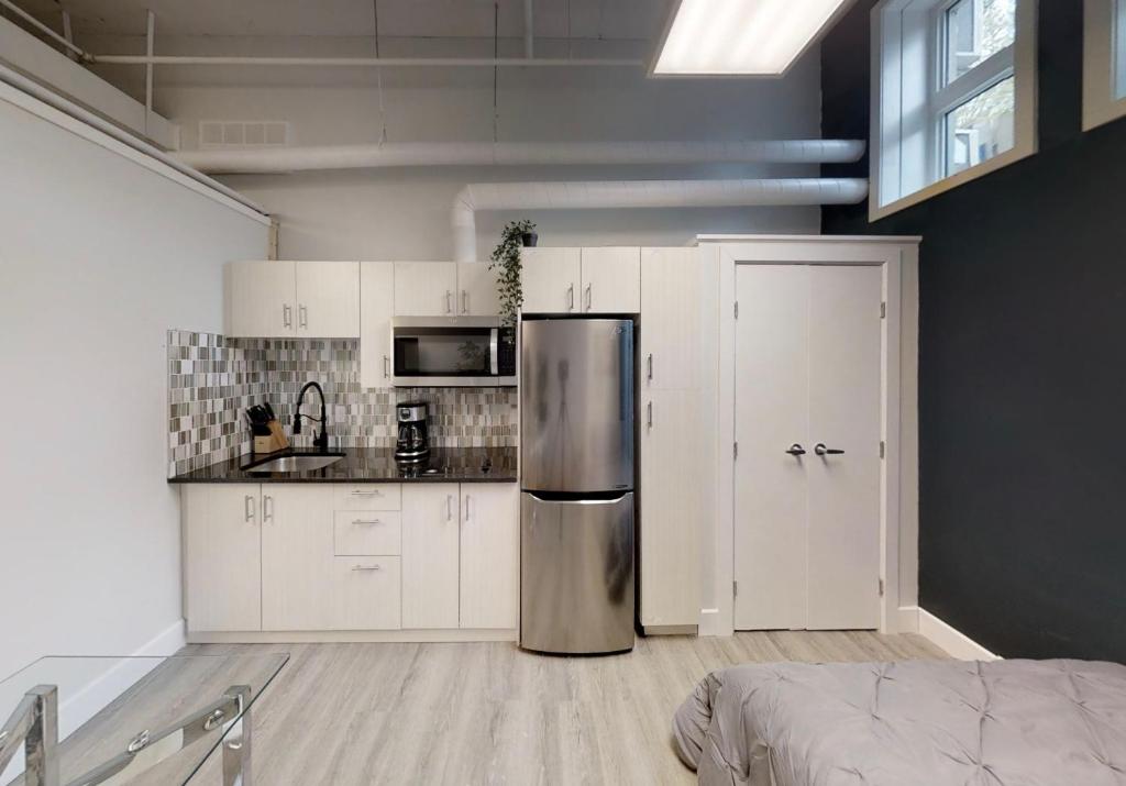 Private Bachelor in Sandy hill