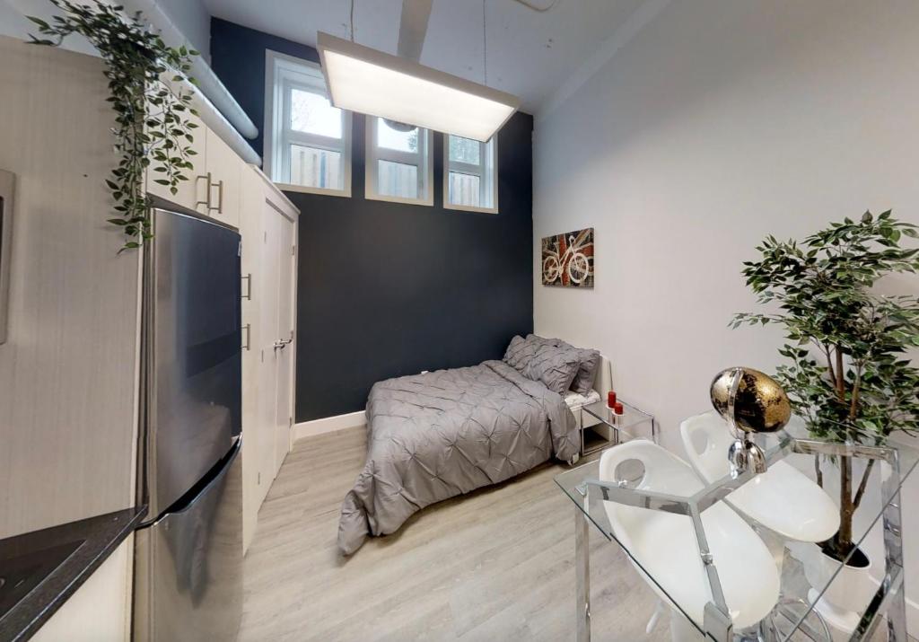 Private Bachelor in Sandy hill photo 2