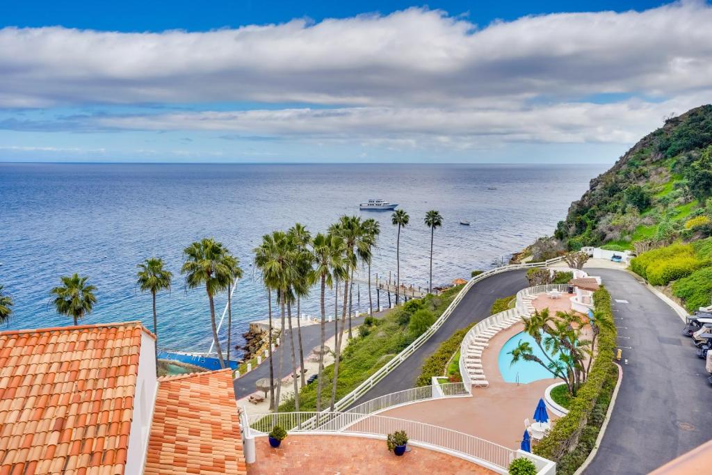 Bright Catalina Island Condo with Ocean Views! photo 1