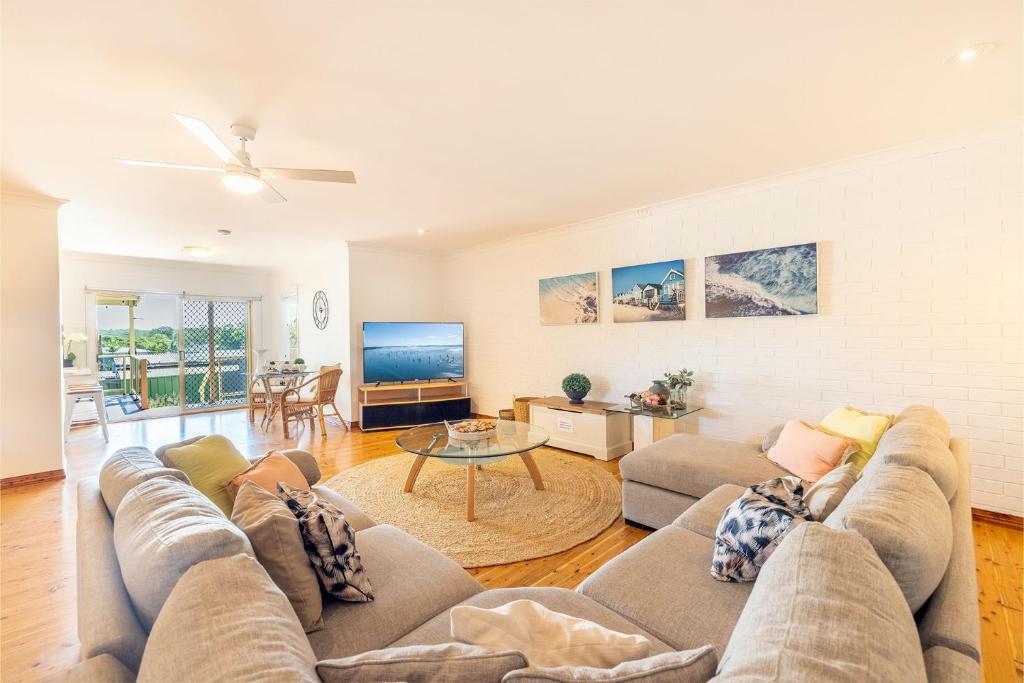 1-39 Leonard Ave - comfort, space and Wi-Fi photo 3