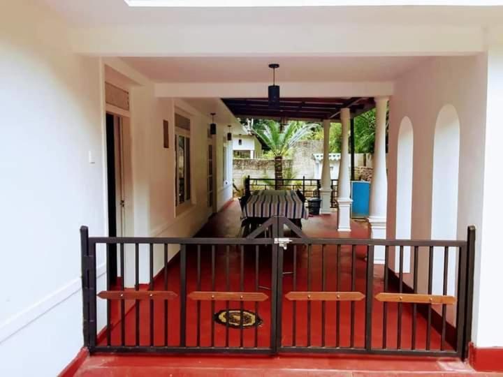 Black And White Elkaduwa Guest House photo 3