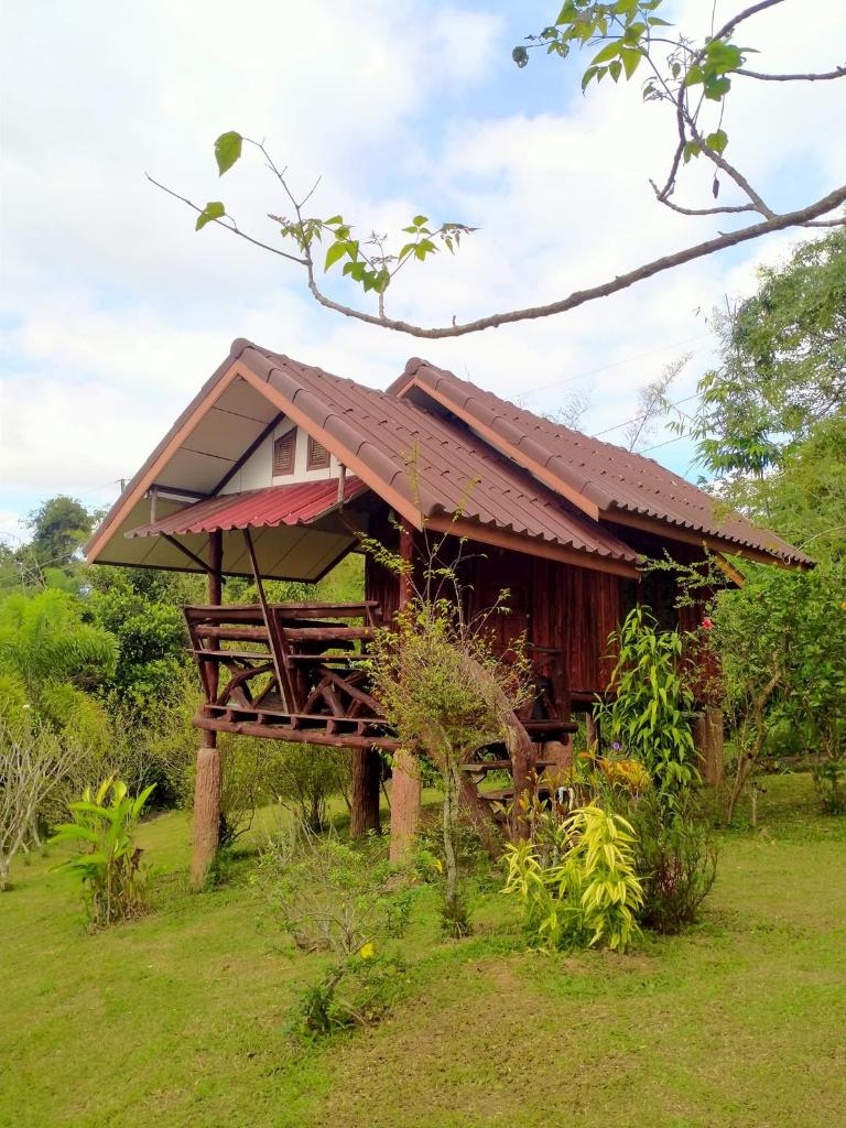 บ้านไร่ชายเขา