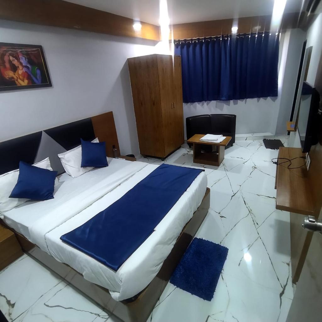 HOTEL SHREE RADHE photo 4