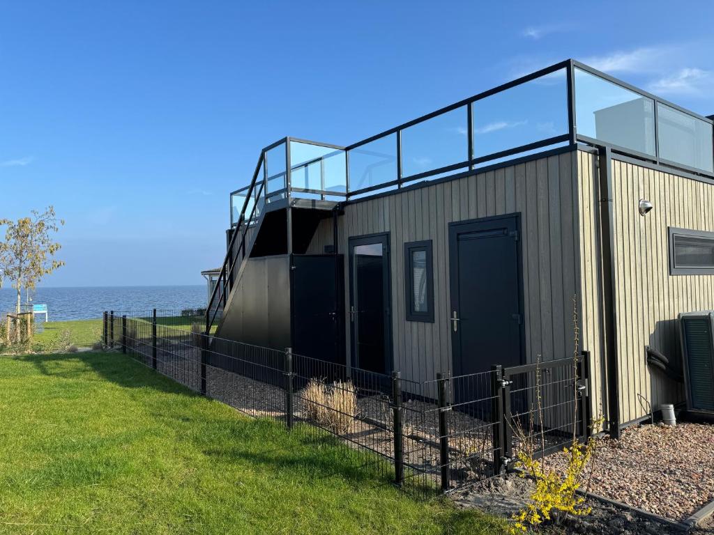 Enkhuizer Strand Cube Elite Hafenpanorama mit Dachterrasse Haus Nr 339