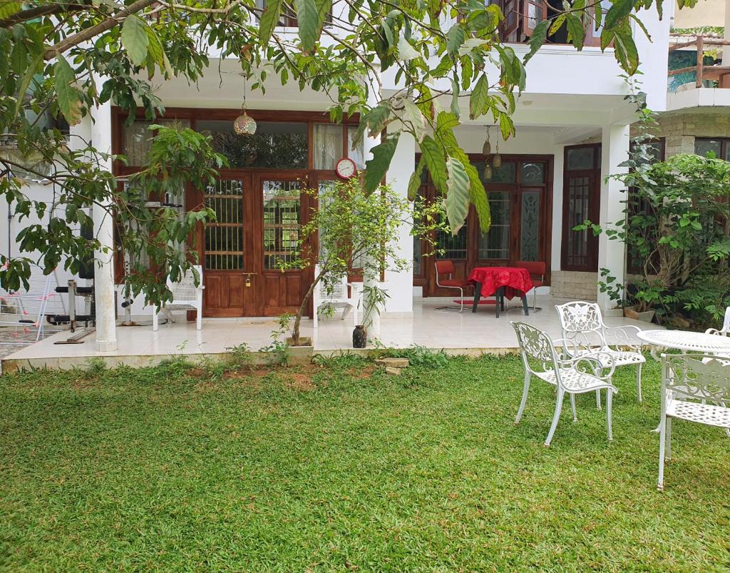 "GreenHeart" Eco - Family Room ' Groundfloor- outdoor Veranda Dining area ' Experience Tranquility of Nature photo 2