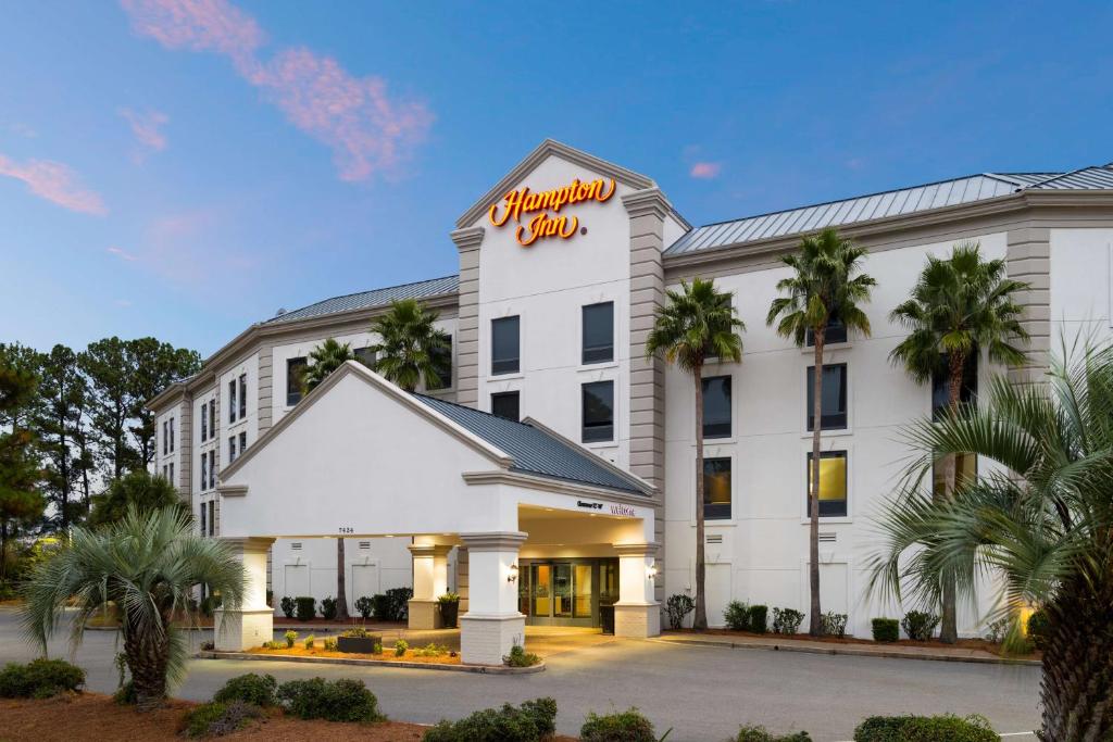 Hampton Inn Charleston-North image