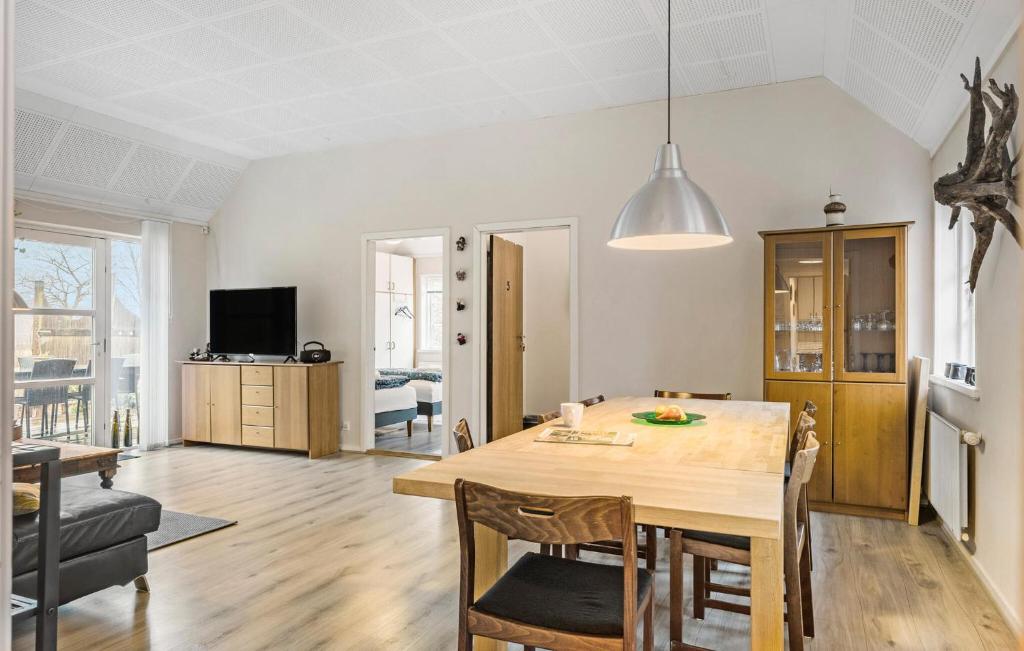 4 Bedroom Awesome Home In Engesvang photo 4
