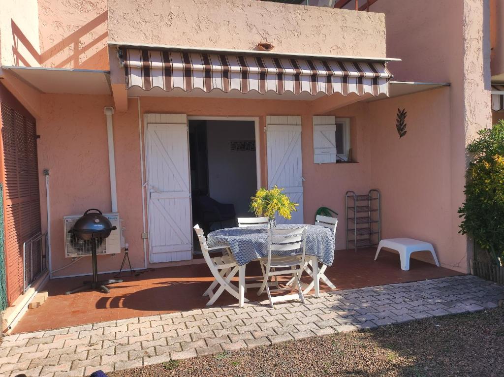 Joli appartement avec jardin dans résidence avec piscines photo 4