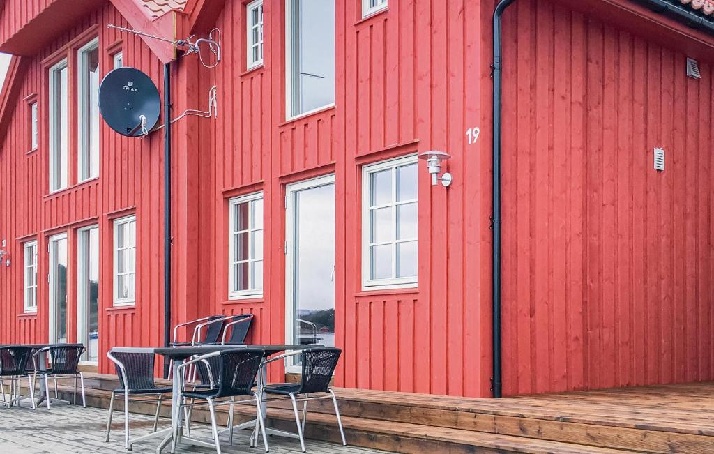 2 Bedroom Lovely Home In Sjernary
