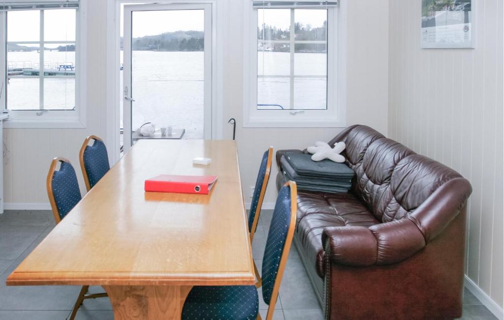 2 Bedroom Lovely Home In Sjernary photo 4