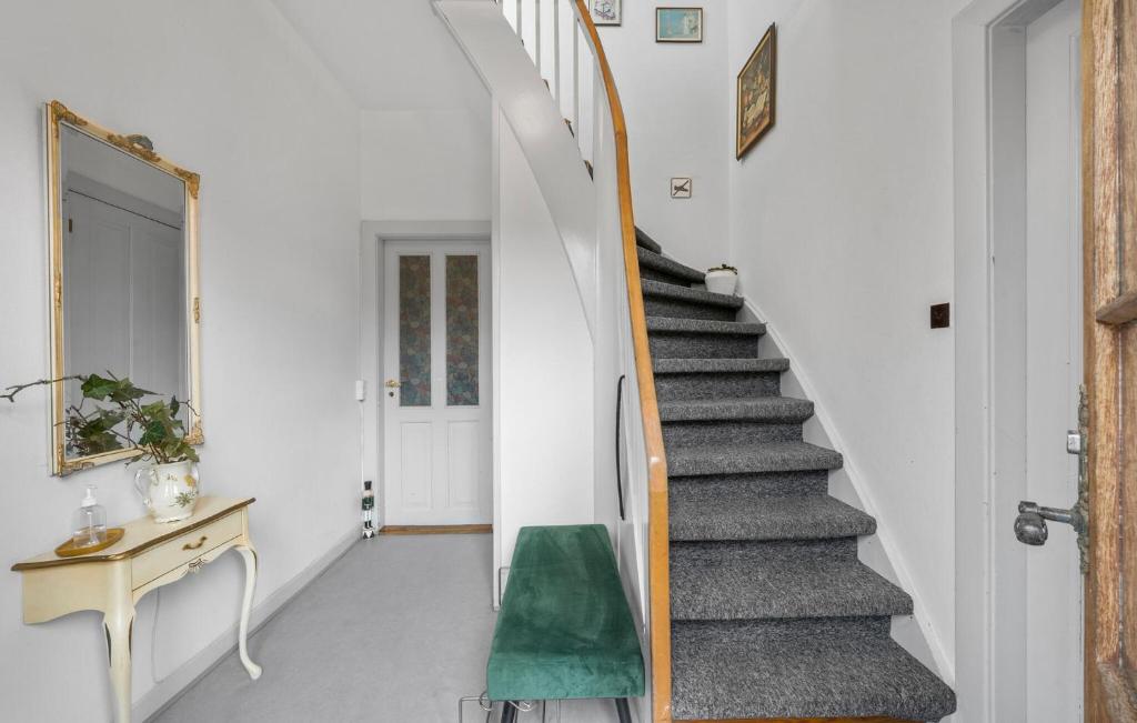 3 Bedroom Lovely Apartment In Engesvang photo 4