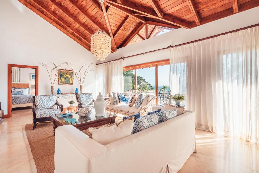 Charming villa with ocean view in Puerto Bahia photo 2