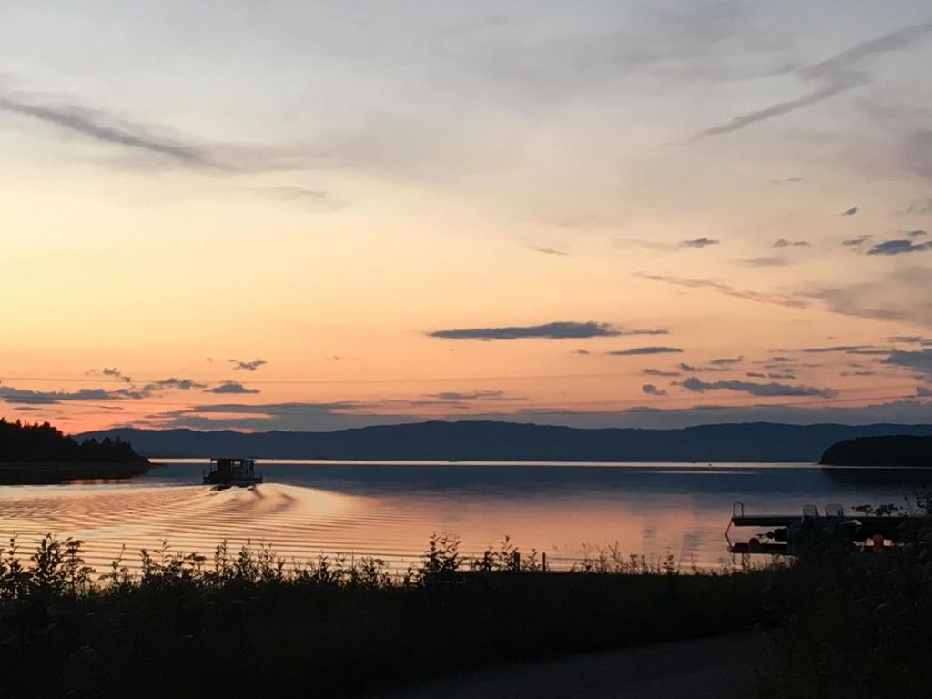 The Pintorp cabin by the lake photo 1