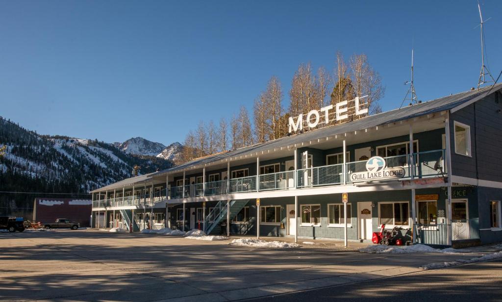 Gull Lake Lodge image