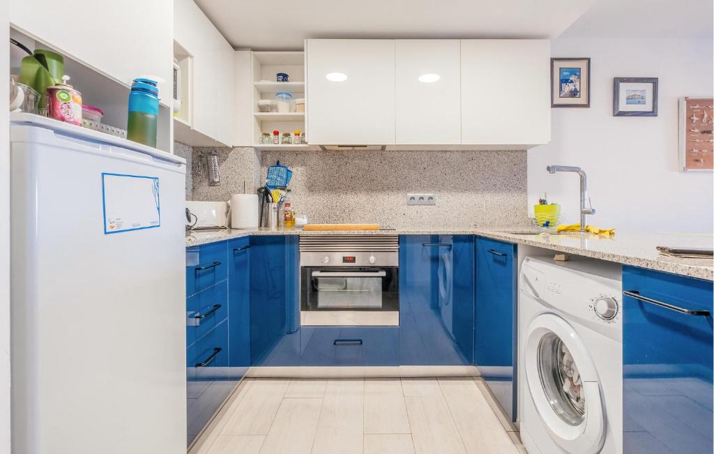 Lovely Apartment In Lescala With Kitchen photo 2