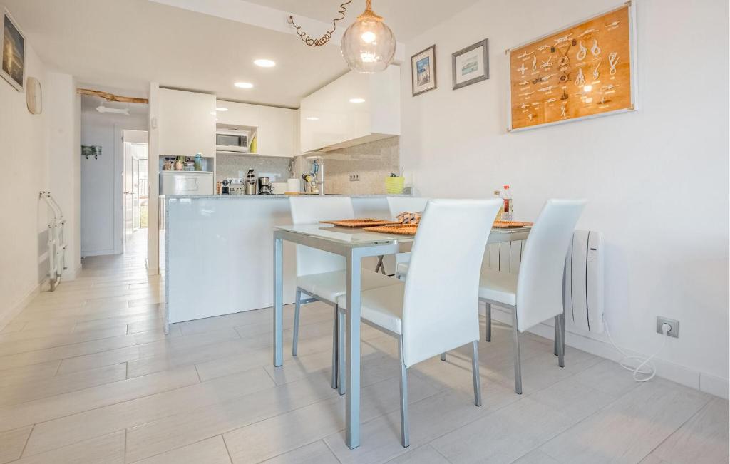 Lovely Apartment In Lescala With Kitchen photo 3