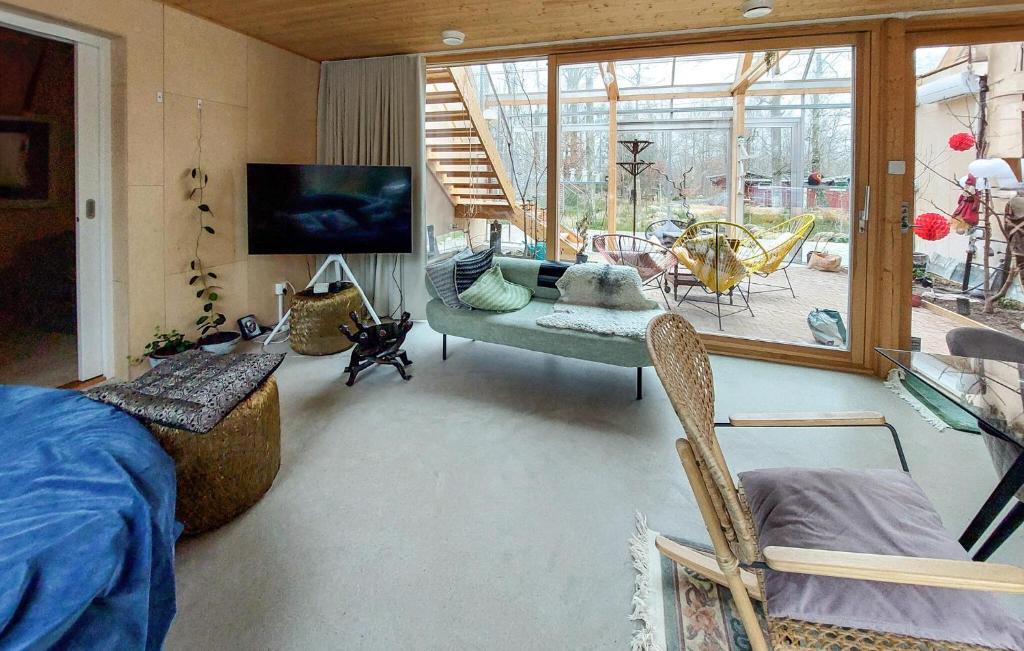 Awesome Home In Ljungbyhed With Kitchen photo 3