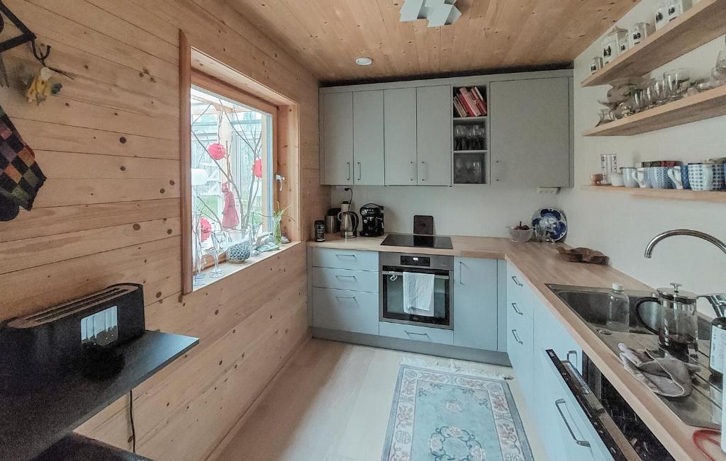 Awesome Home In Ljungbyhed With Kitchen photo 4