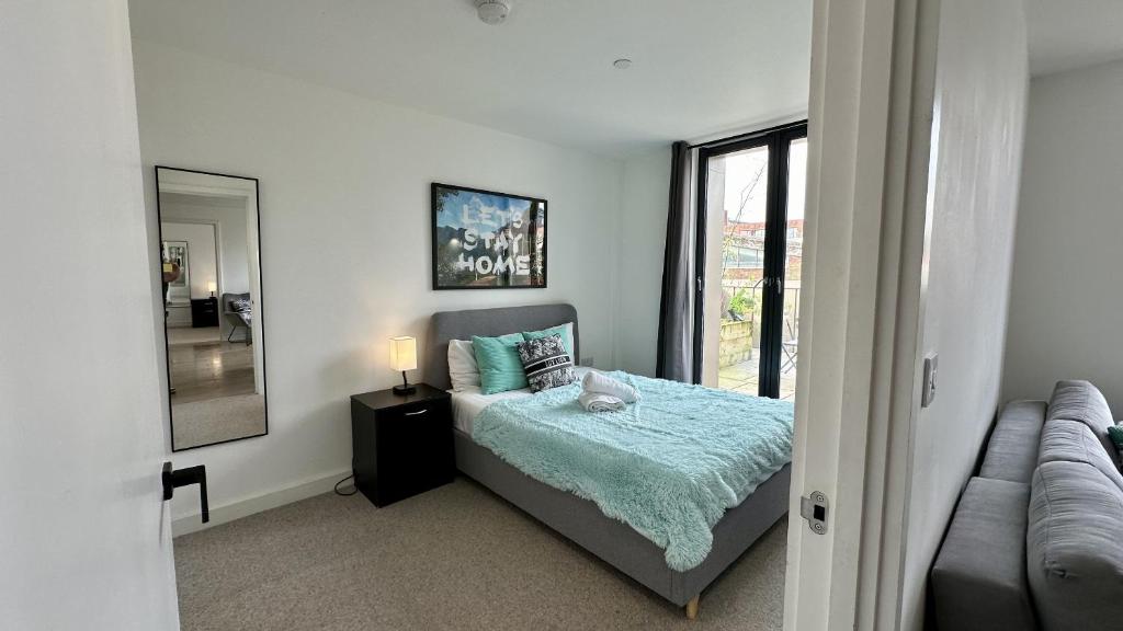 LUX LIVIN' - Luxury 2 Bed Apartment with Sky Garden