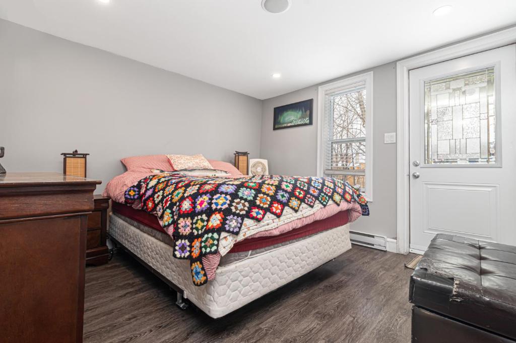 Mi Casa Su Casa, Heart of Downtown St. John's, 1 BDRM Apt with Backyard photo 1