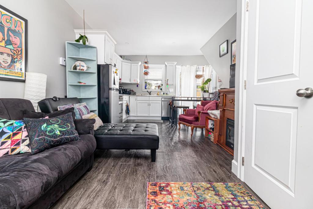 Mi Casa Su Casa, Heart of Downtown St. John's, 1 BDRM Apt with Backyard photo 4