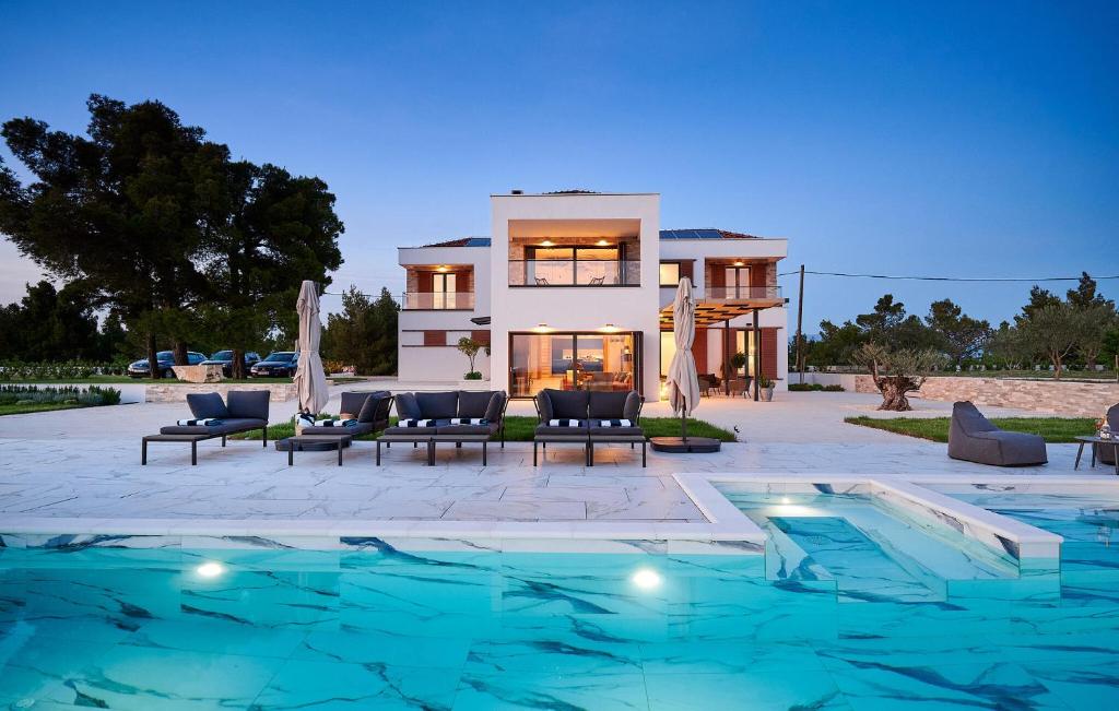 Beautiful Home In Dubravice With Heated Swimming Pool