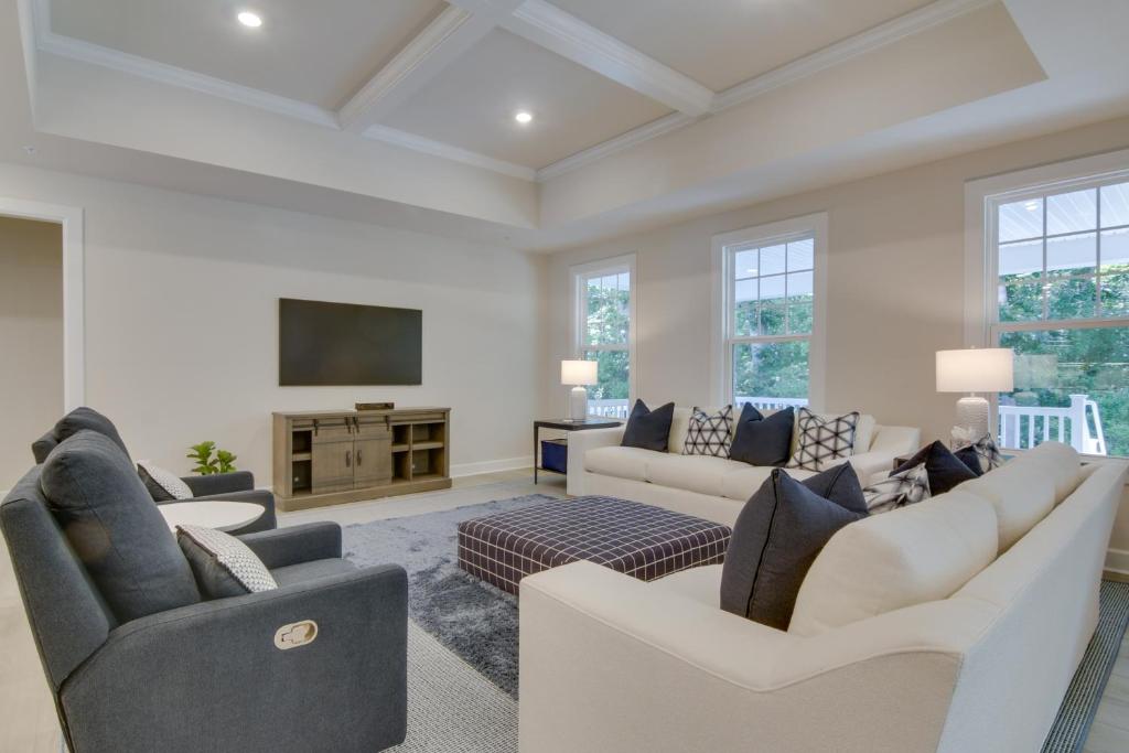 Luxe Rehoboth Beach House with Community Pool and Gym! photo 2