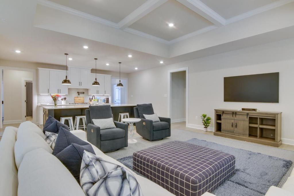 Luxe Rehoboth Beach House with Community Pool and Gym! photo 3