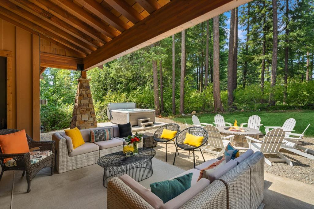 Stunning Suncadia Retreat with Hot Tub and Game Room! photo 2