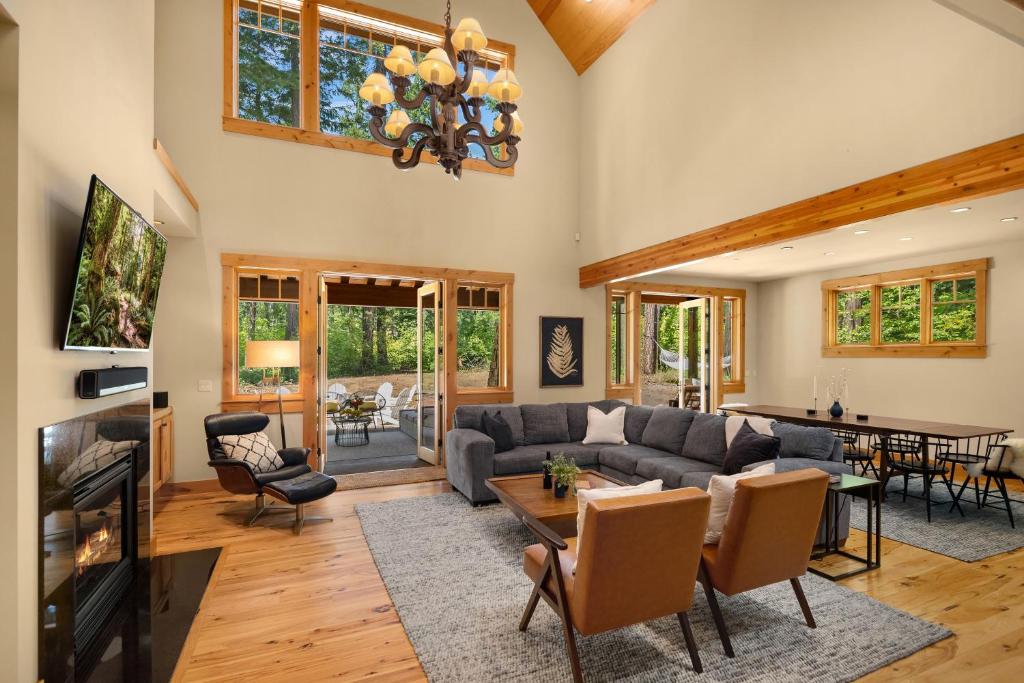 Stunning Suncadia Retreat with Hot Tub and Game Room! photo 4