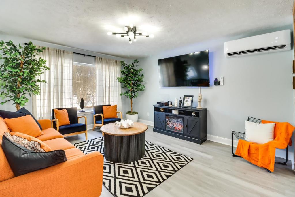 Spacious Long Pond Home with Hot Tub and Fire Pit! photo 3