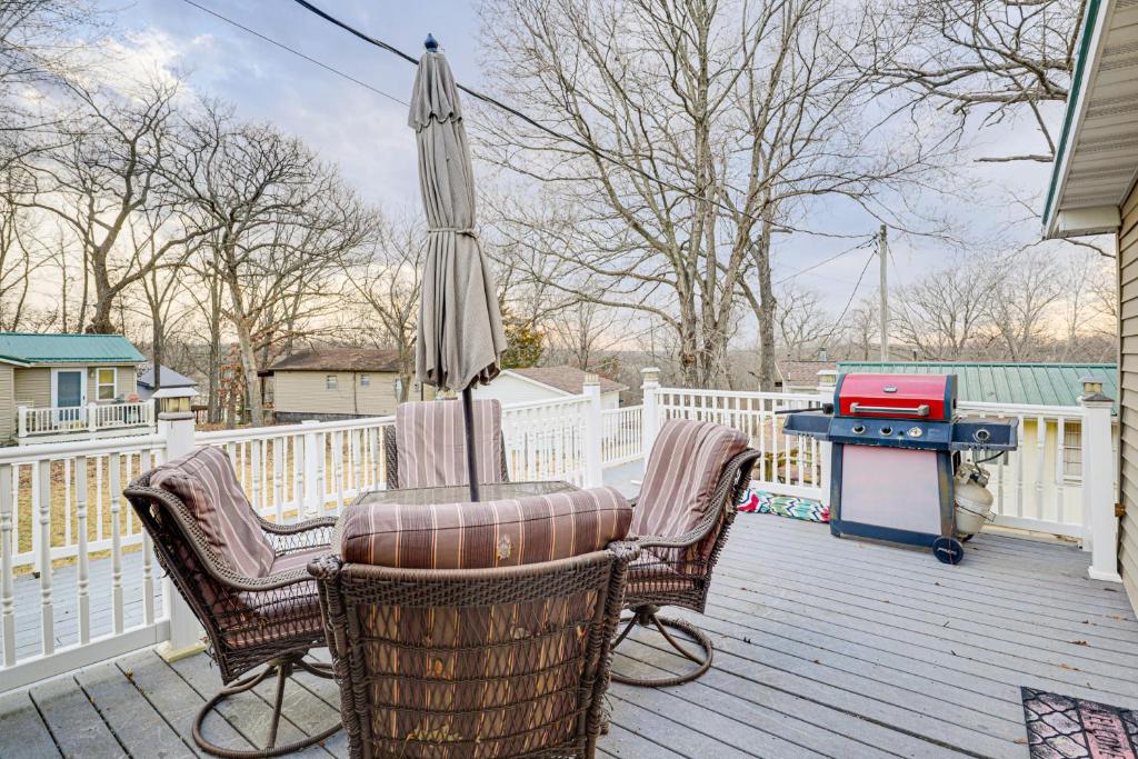 Pet-Friendly Home in Warsaw with Furnished Deck! photo 1