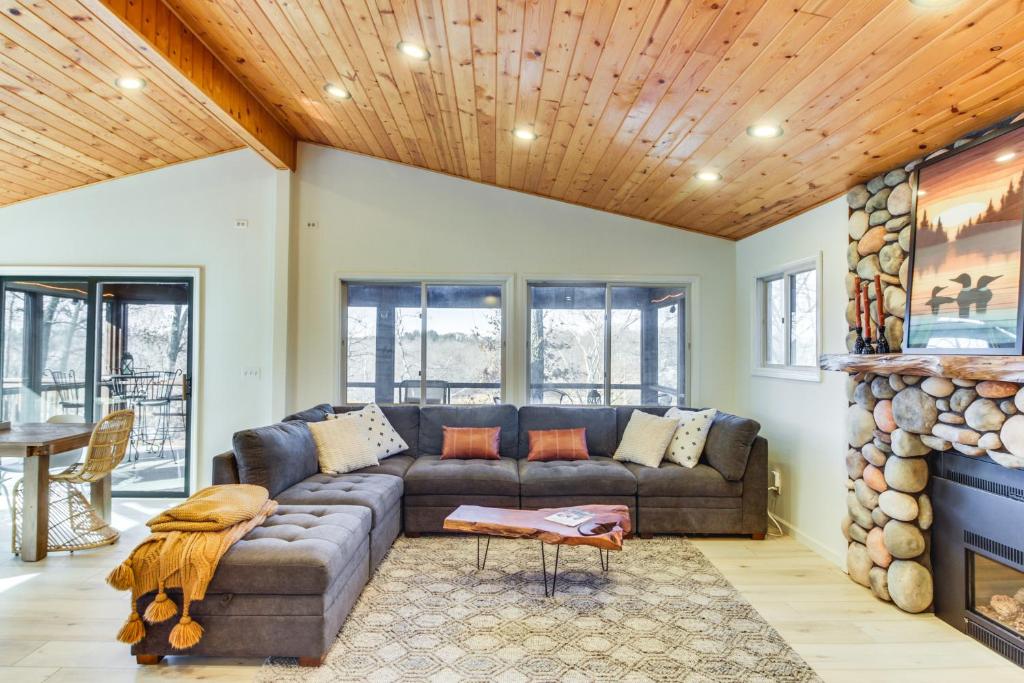 Lakefront Nisswa Home with Deck and Screened Porch photo 3