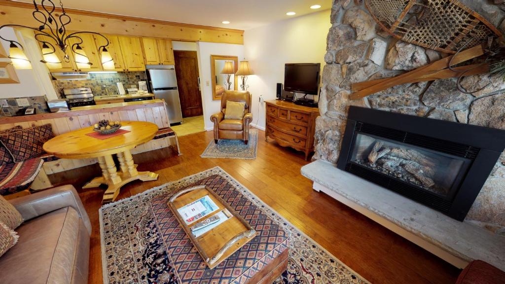 Manor Vail Lodge photo 3