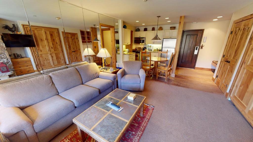 Manor Vail Lodge photo 2