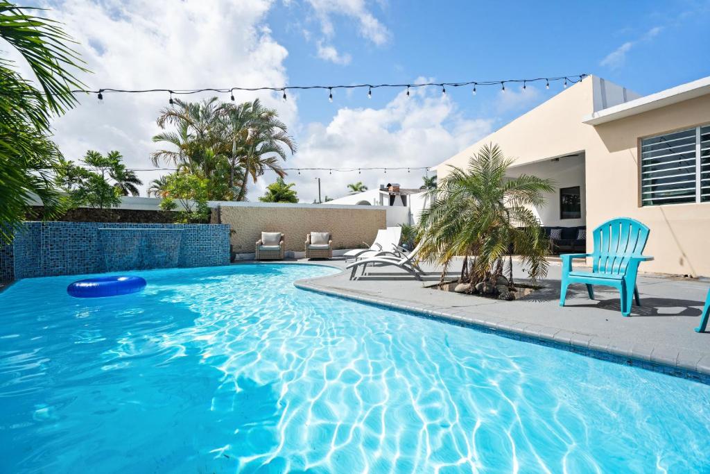 4 bedroom family reserve with pool home photo 3