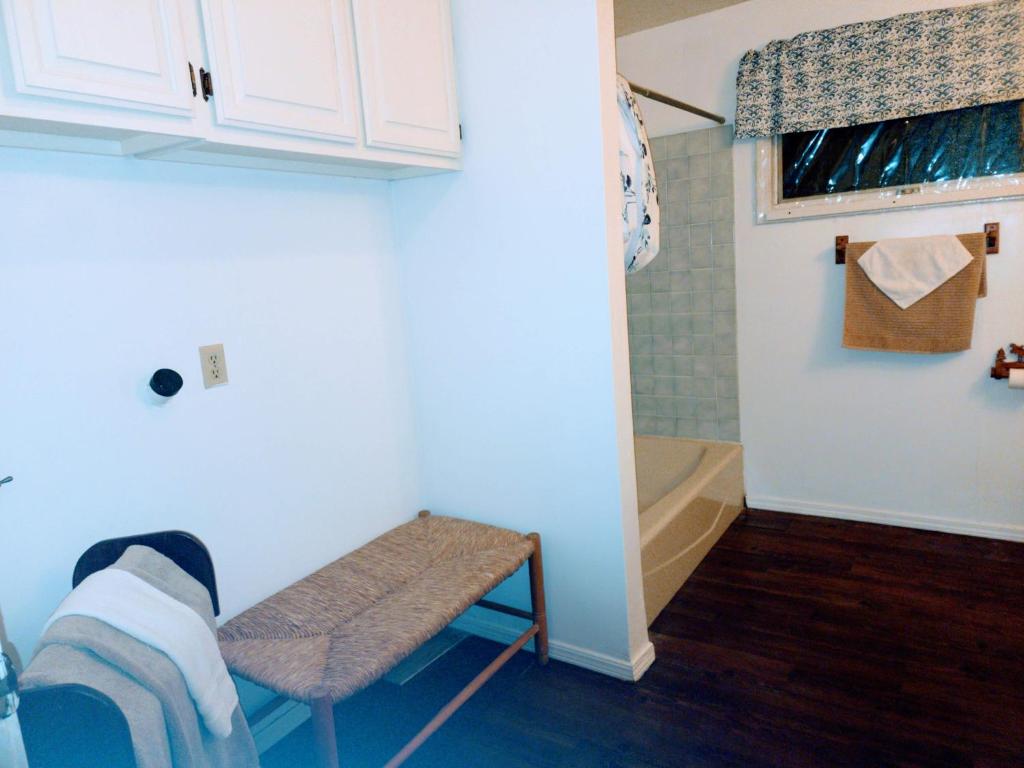 Sierra's Place - The Alpine Hostel & Suites photo 4