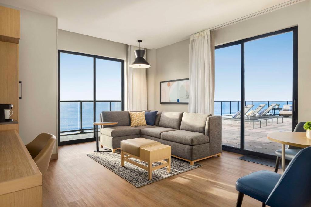 Hyatt Place Virginia Beach Oceanfront photo 2