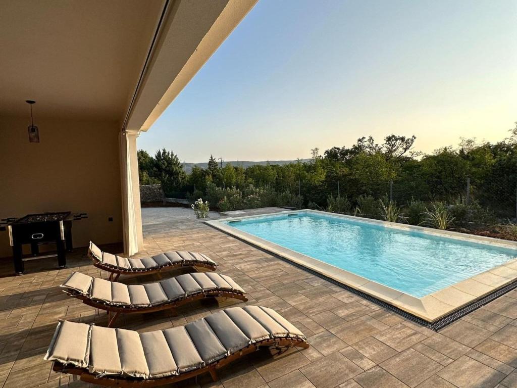 Modern villa with swimming pool and wellness photo 4