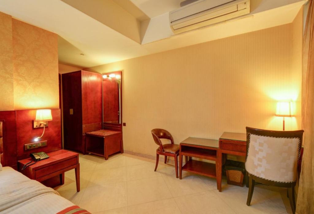 HOTEL RK REGENCY photo 2