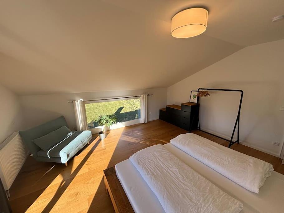 Moderne Ferienwohnung mit großem Balkon photo 1