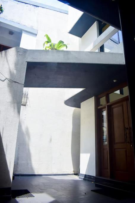 VILlA COLOMBO7 5BR HOLIDAY HOME UP to 10 Guests photo 2