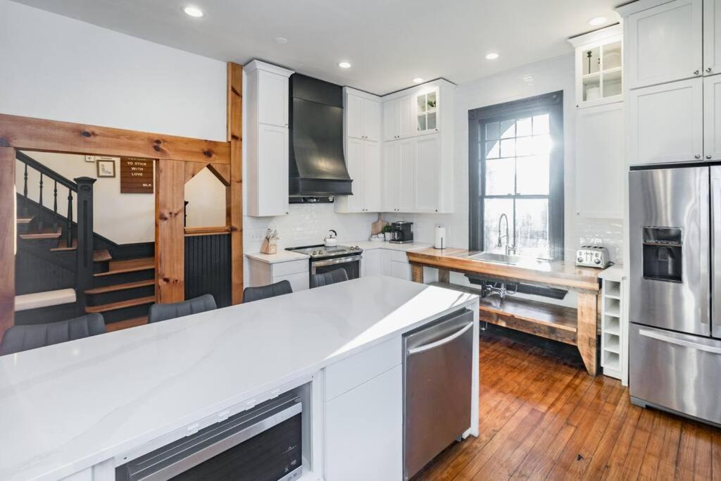 Grand Historic Downtown Home that Gives Back photo 3